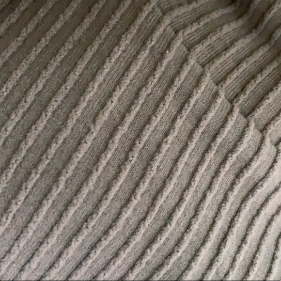 Forever 21 Mock Neck Top - Picture 3 of 4